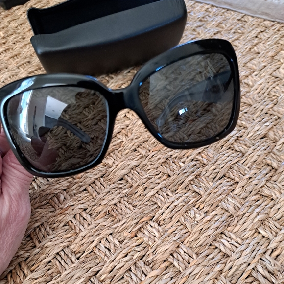 Burberry Sunglasses with Versace Case B-4074 3169/87 Black-Gray 58-15-130 - Picture 2 of 14